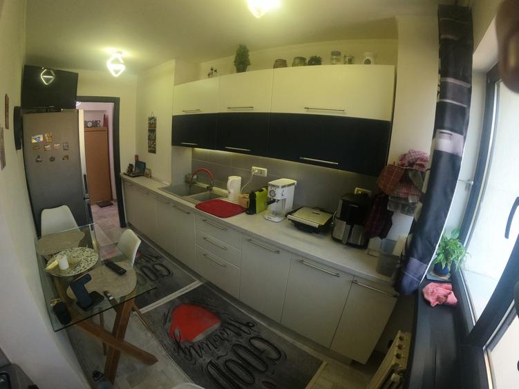 Apartament cu 4 camere decomandat, mobilat în Central
