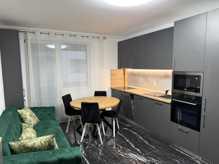 Apartament cu 3 camere semidecomandat, mobilat în Șelimbăr