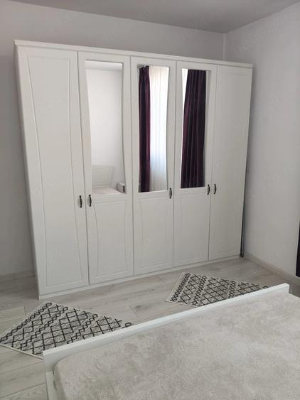 Apartament cu 3 camere decomandat, mobilat în Dumbrăvița