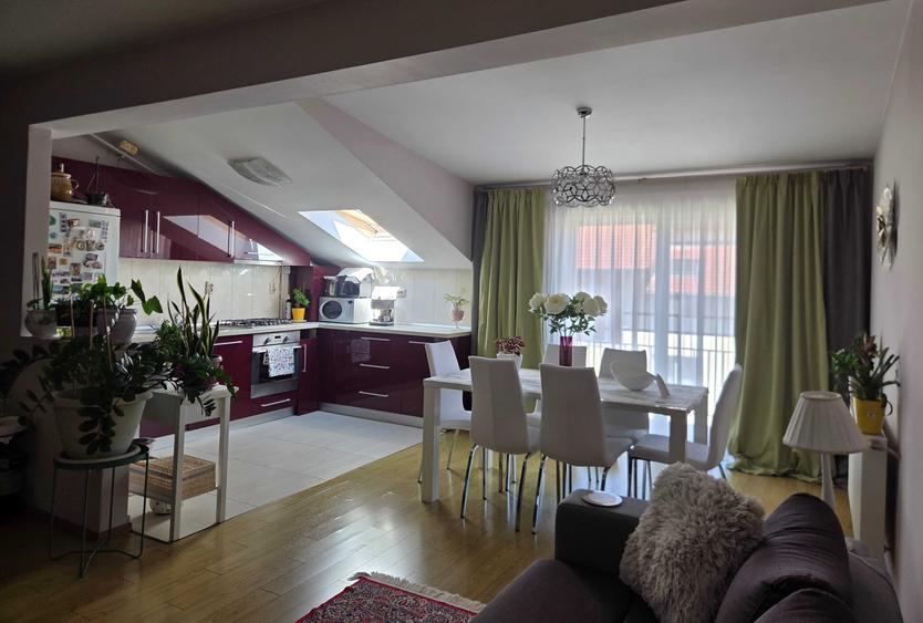 Apartament cu 3 camere decomandat în Florești