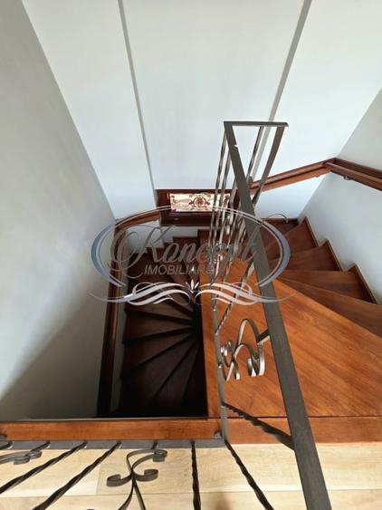 Casă individuală cu 9 camere cu Canalizare în Gruia