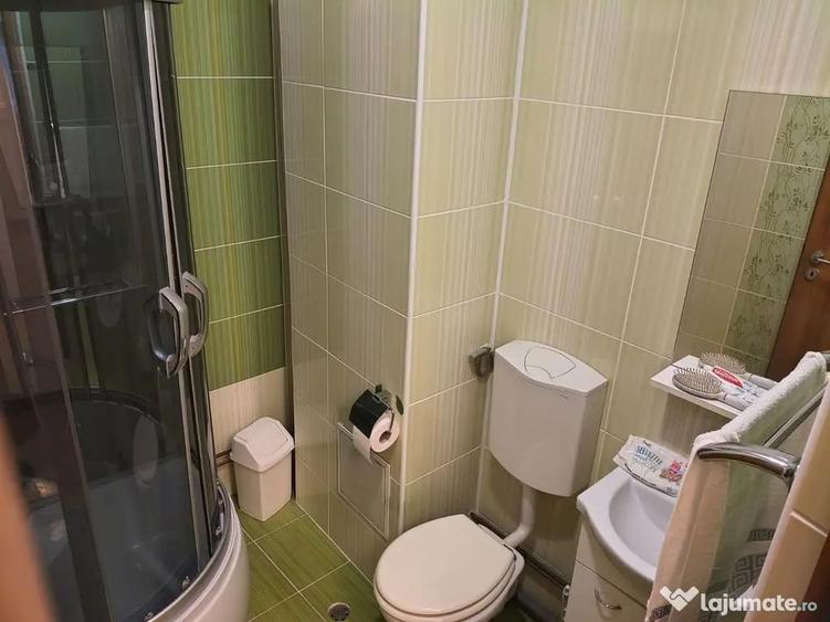 Apartament cu 3 camere decomandat în Lacul Tei