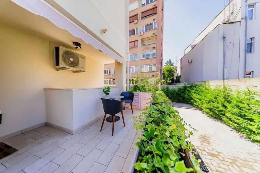 Casă cu 4 camere decomandat în Romanilor