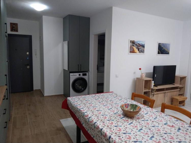 Apartament cu 3 camere decomandat în Florești