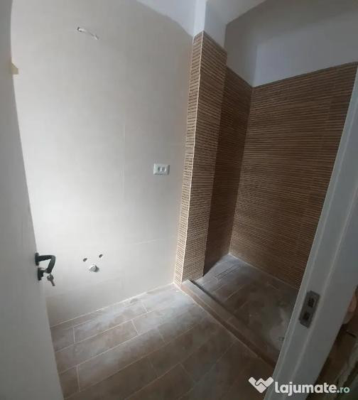 Casă cu 5 camere cu Teren 210 Mp în Central