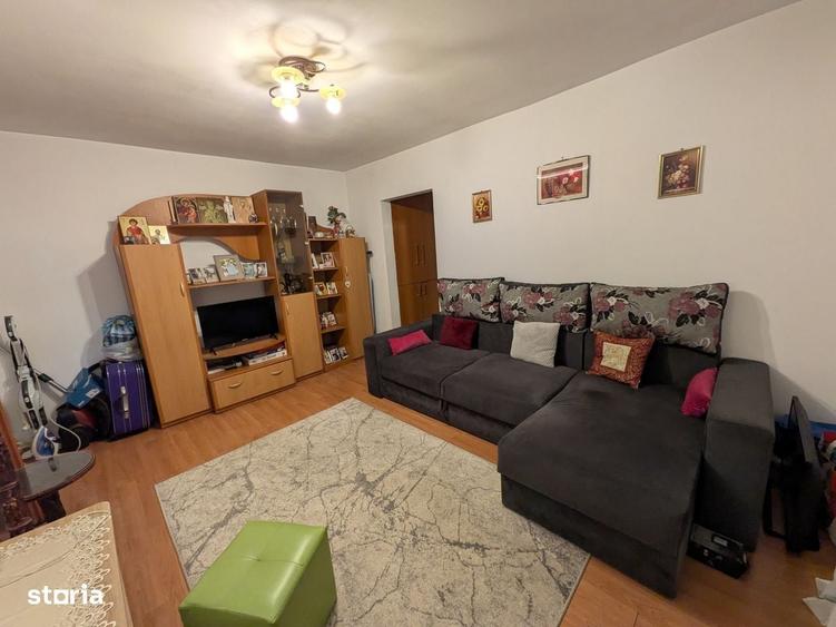 Apartament cu 2 camere semidecomandat în Craiovița Nouă
