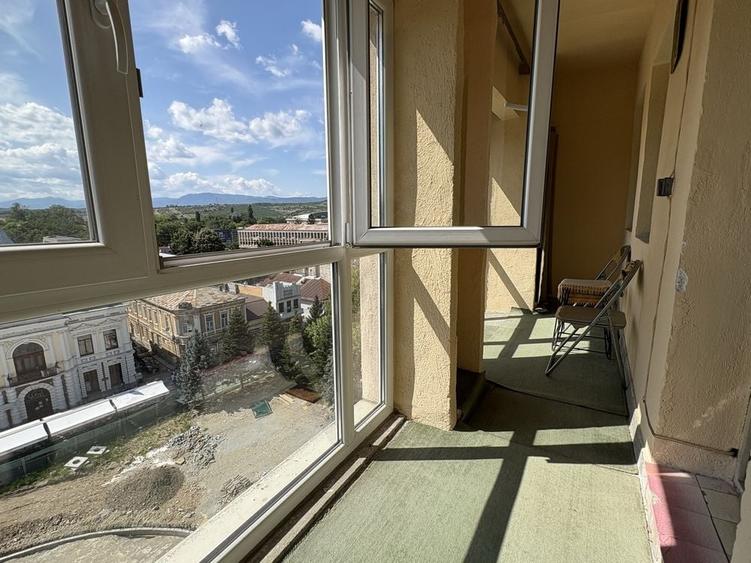 Apartament cu 4 camere decomandat în Ultracentral