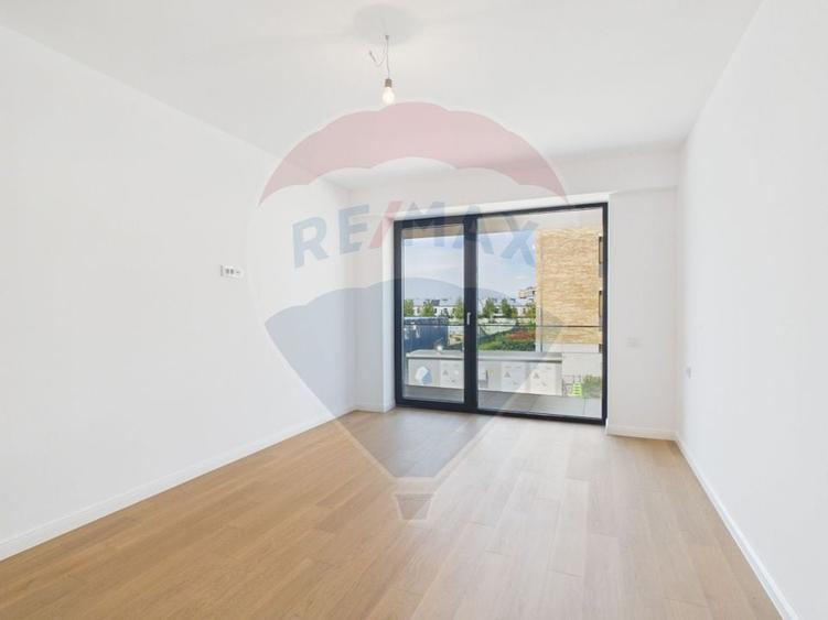 Apartament cu 3 camere semidecomandat în Nord