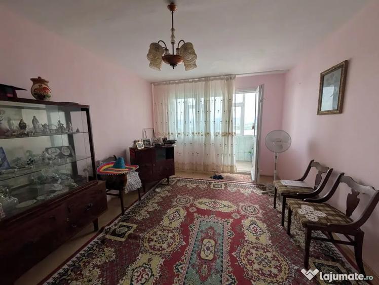 Apartament cu 3 camere decomandat în Alecu Russo