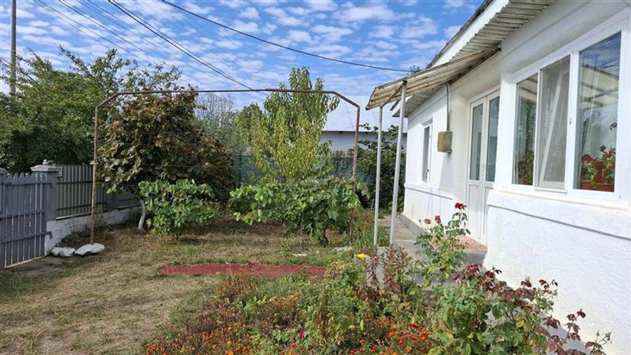Casă individuală cu 3 camere cu Teren 870 Mp în Exterior Est