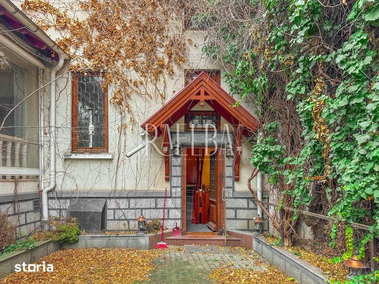 Casă cu 9 camere cu Teren 450 Mp în Rosetti