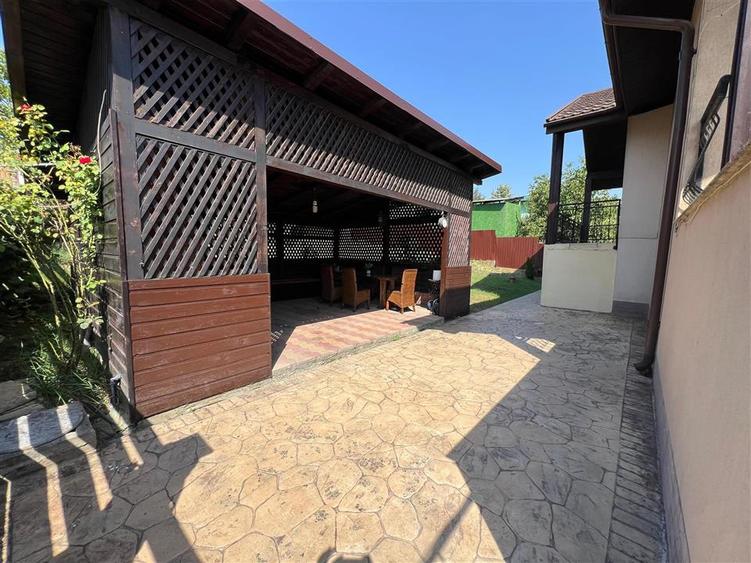 Casă cu 7 camere cu Teren 750 Mp în Vișan