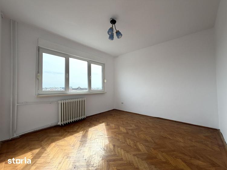 Apartament cu 3 camere semidecomandat în Punctele Cardinale