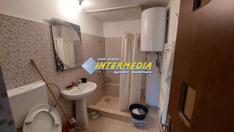Casă individuală cu 5 camere cu Canalizare în Central