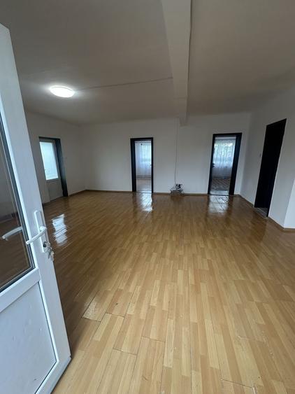 Casă cu 4 camere în Centura