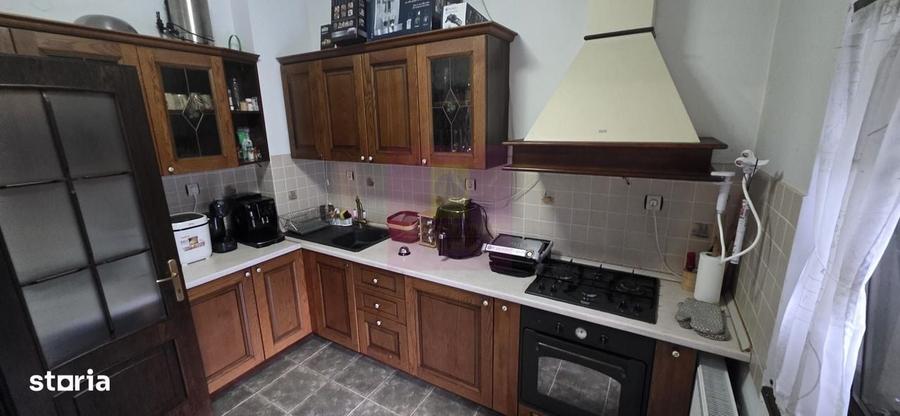 Casă cu 4 camere în Central