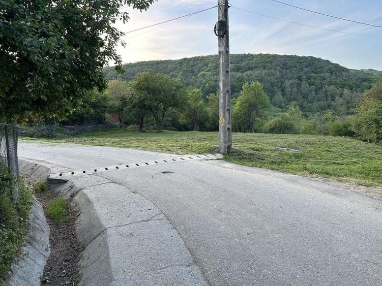 Teren de 1200 mp, în Căzănești
