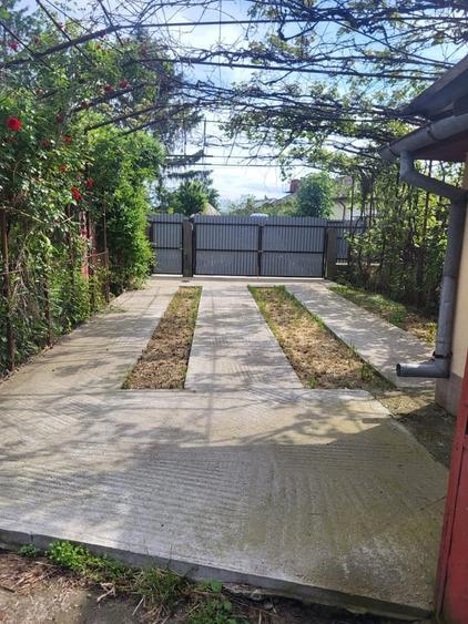 Casă cu 3 camere cu Teren 2200 Mp în Central