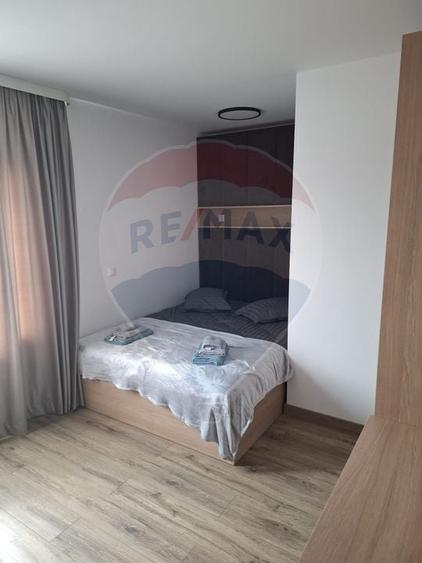 Apartament cu 3 camere decomandat, mobilat în Central