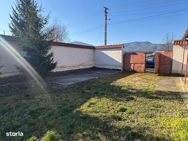 Casă cu 3 camere cu Teren 1250 Mp în Săcel