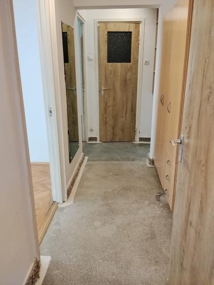 Apartament cu 3 camere semidecomandat în Mihai Bravu