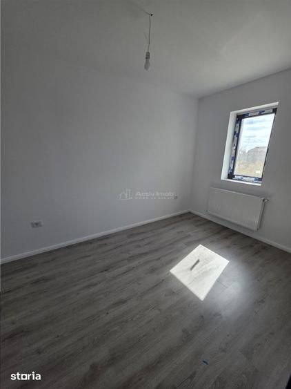 Apartament cu 3 camere semidecomandat în 1 Decembrie