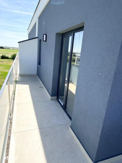 Apartament cu 3 camere în Torontalului