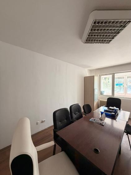 Apartament cu 3 camere semidecomandat în Pantelimon