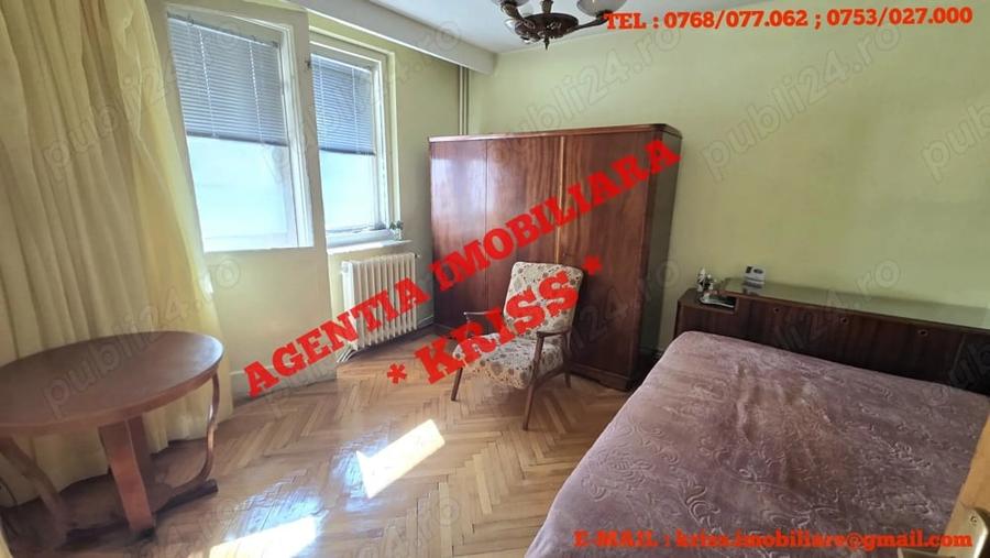 Apartament cu 4 camere decomandat în Teilor