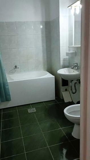Apartament cu 2 camere semidecomandat în Broscărie