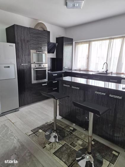 Casă cu 4 camere cu Teren 120 Mp în 1 Decembrie