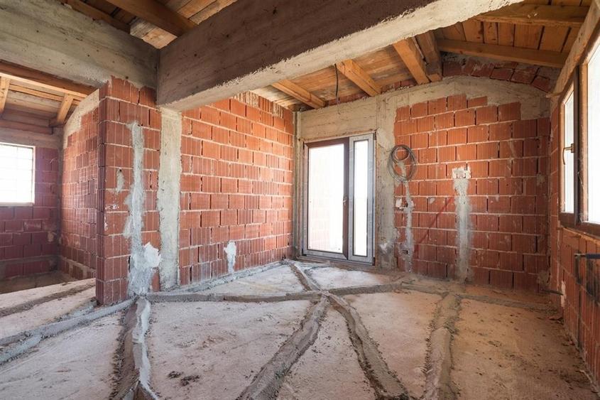 Casă cu 4 camere cu Teren 431 Mp în Sântandrei