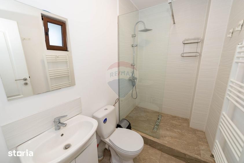 Casă cu 5 camere cu Teren 300 Mp în Joița