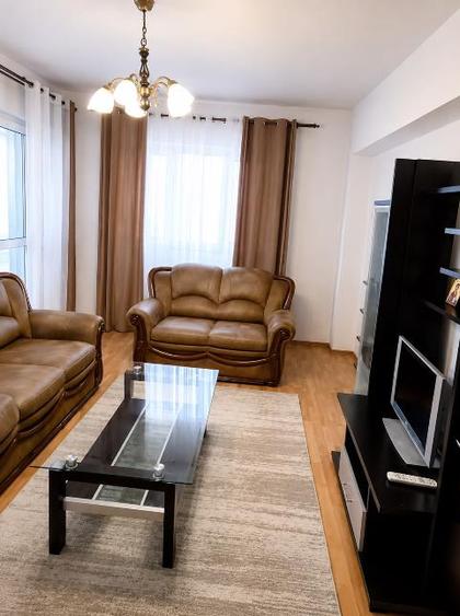 Apartament cu 3 camere decomandat în Astra