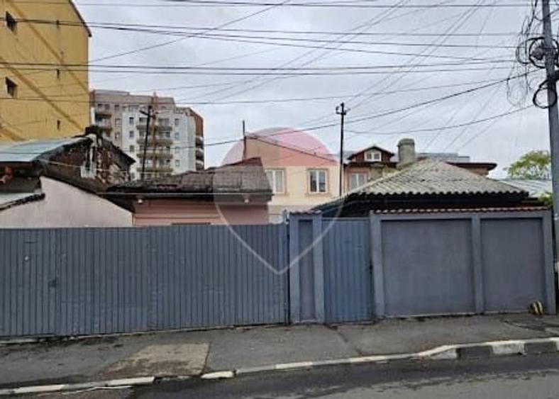 Casă individuală cu 6 camere cu Teren 250 Mp în Vitan