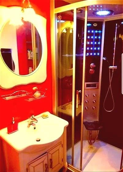 Apartament cu 3 camere decomandat, mobilat în Moșilor