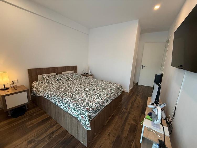 Apartament cu 3 camere decomandat în P-ța Victoriei