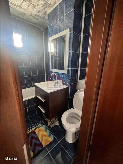 Apartament cu 3 camere semidecomandat în Tei
