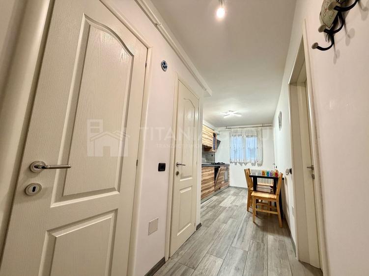 Apartament cu 3 camere semidecomandat în Tractorul