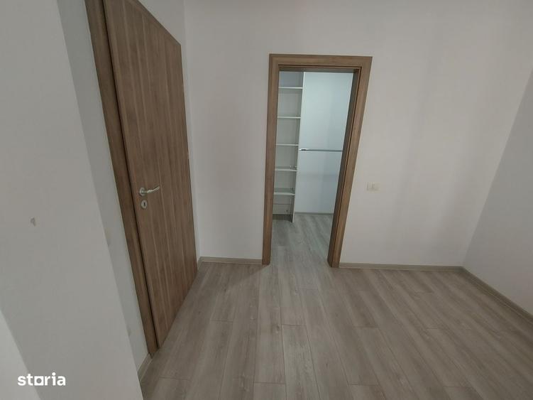 Apartament cu 2 camere decomandat în Tractorul