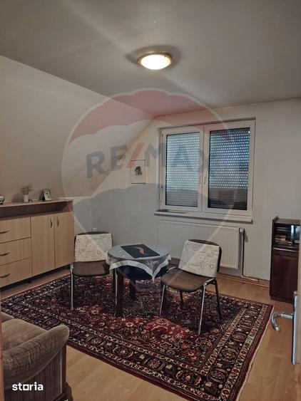 Casă cu 8 camere cu Teren 800 Mp în Central