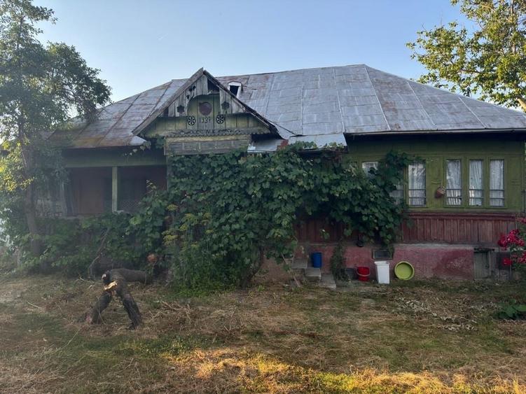 Casă cu 4 camere în Tetoiu