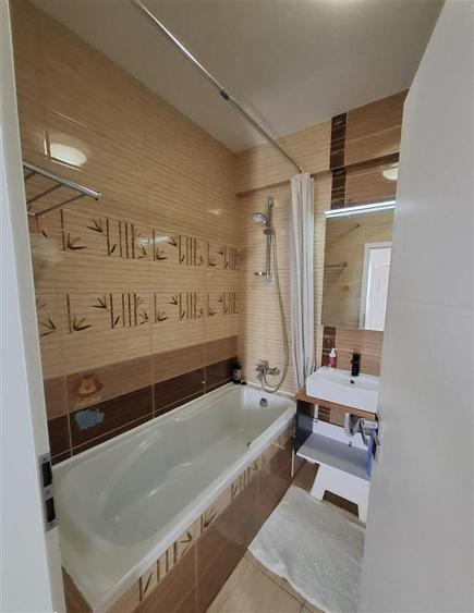 Apartament cu 3 camere decomandat în Tătărași