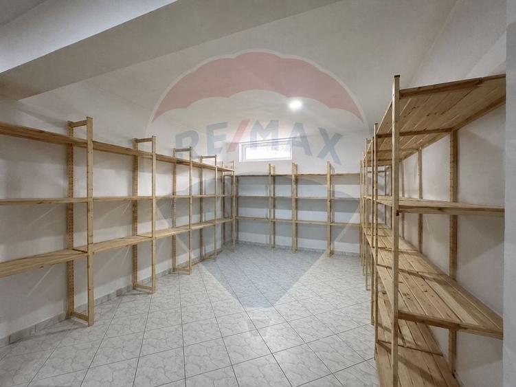 Casă cu 6 camere cu Teren 180 Mp în Giulești