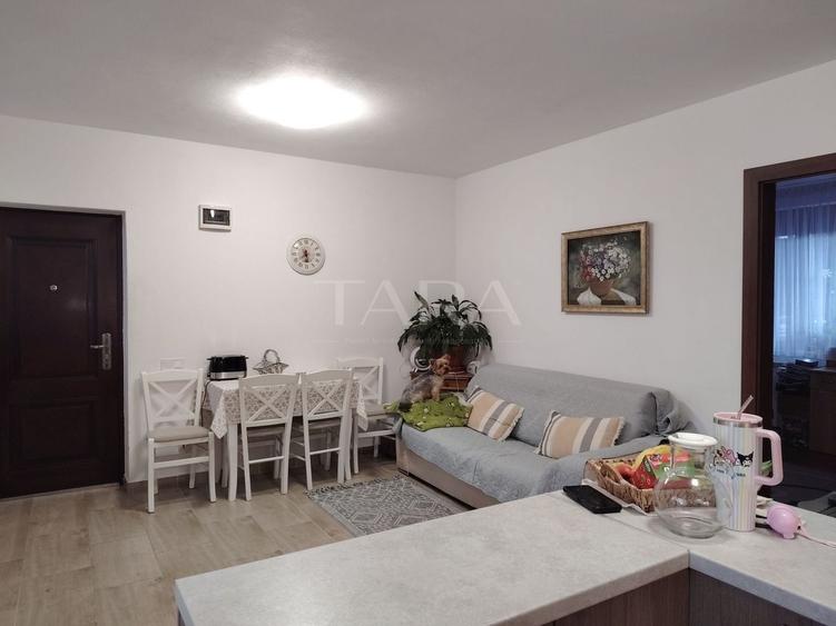 Apartament cu 3 camere semidecomandat, mobilat în Borhanci