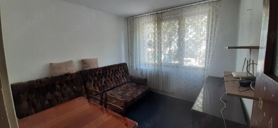 Apartament cu 3 camere decomandat în Drumul Taberei