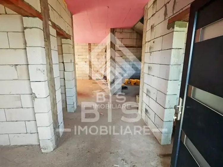 Casă individuală cu 6 camere cu Canalizare în Ultracentral