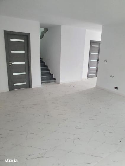 Casă cu Teren 1000 Mp în Mănăstirea Cașin