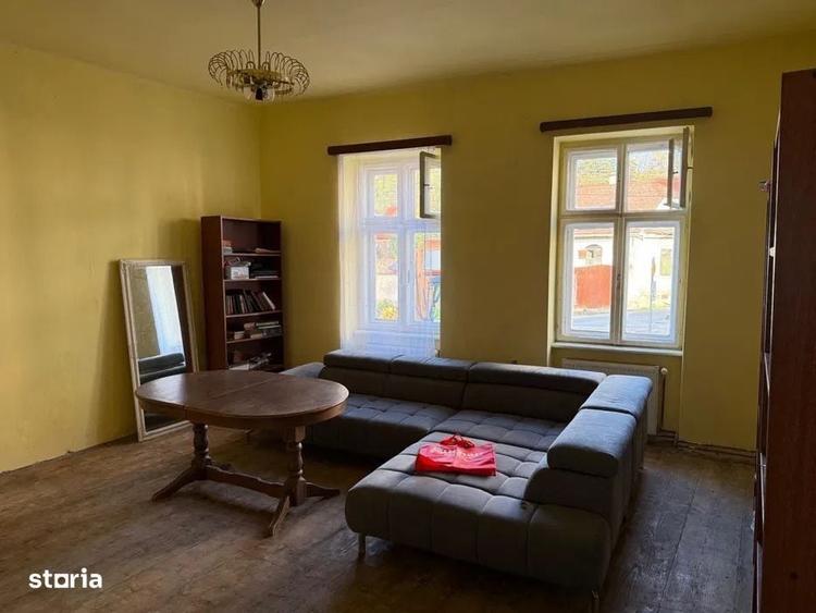 Casă cu 6 camere cu Teren 272 Mp în Central