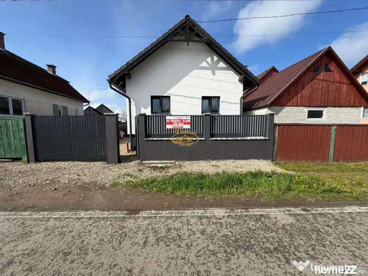 Casă cu 4 camere cu Canalizare în Lăzarea
